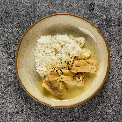 Филе рыбы в соусе Аль-бурро с рисом