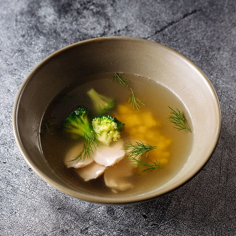 Бульон куриный с куриным филе и брокколи