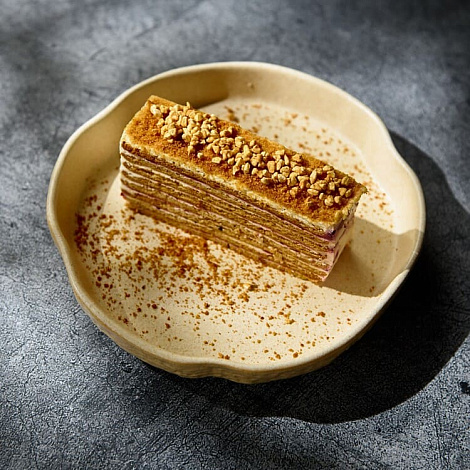 Медовик с клюквой