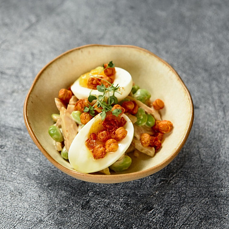 Салат с цыплёнком и нутом