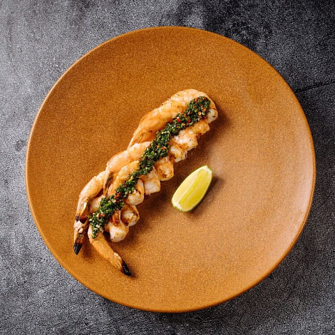 Креветки гриль с соусом чимичурри