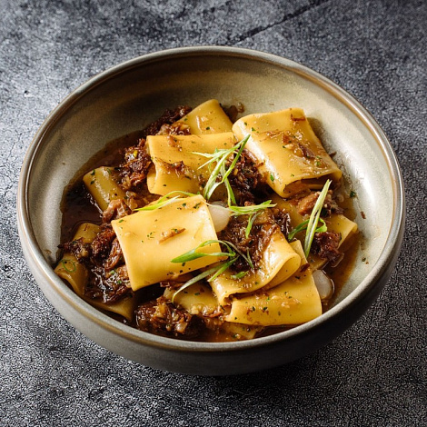 Паста с томлёной говяжьей щекой