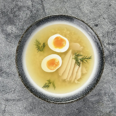 Бульон куриный с орзо и яйцом