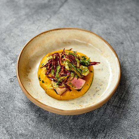 Тунец с морковным кремом